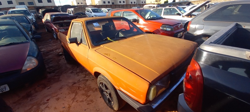 SUCATA APROVEITÁVEL COM MOTOR INSERVÍVEL