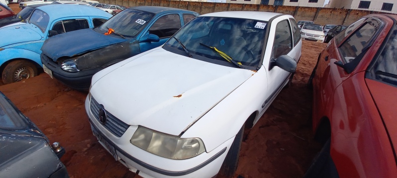 SUCATA APROVEITÁVEL COM MOTOR INSERVÍVEL