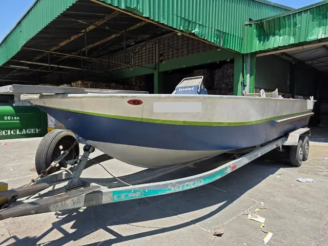 veja o vídeo!! BARCO / EMBARCAÇÃO DE TRABALHO LEVEFORT; MOTOR VOLVO PENTA D3-200 - FUNCIONANDO