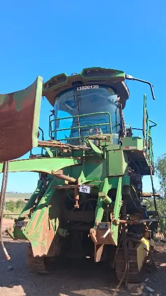 COLHEDORA JOHN DEERE CH670; ANO 2016. - EQP.13020120. - LOC. SÃO TOMÉ
