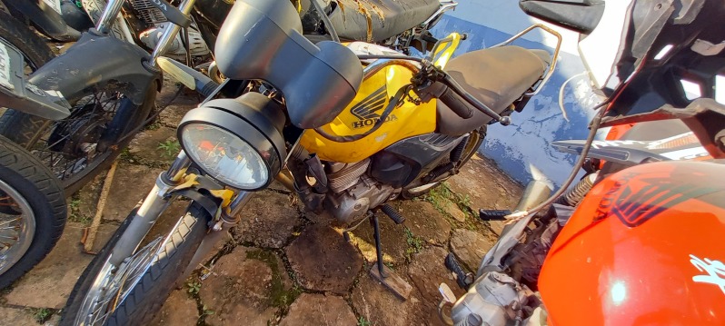 SUCATA APROVEITÁVEL COM MOTOR INSERVÍVEL