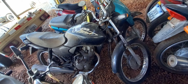 SUCATA APROVEITÁVEL COM MOTOR INSERVÍVEL