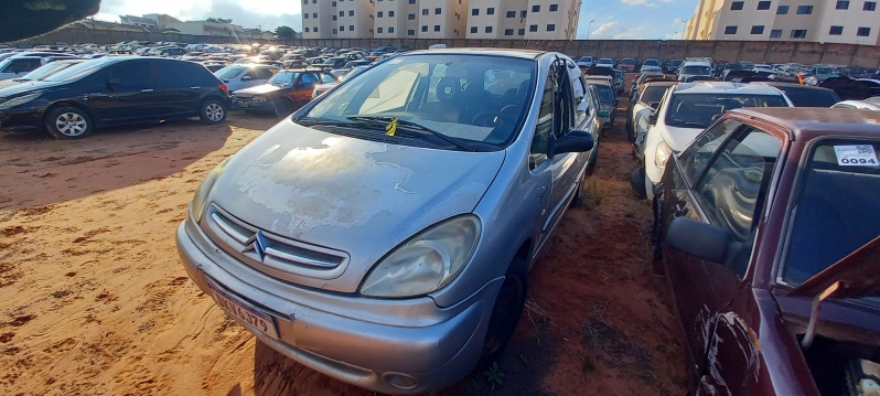 SUCATA APROVEITÁVEL COM MOTOR INSERVÍVEL