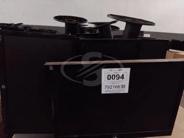 APROXIMADAMENTE 500 MONITORES DE TELAS PLANAS DE POLEGADAS VARIADAS