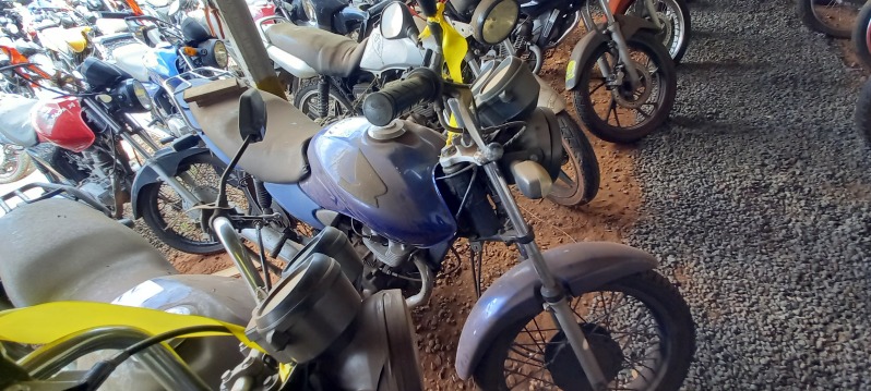 SUCATA APROVEITÁVEL COM MOTOR INSERVÍVEL