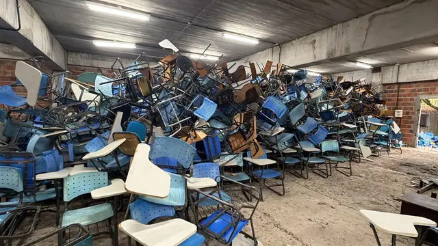 Carteiras escolares usadas