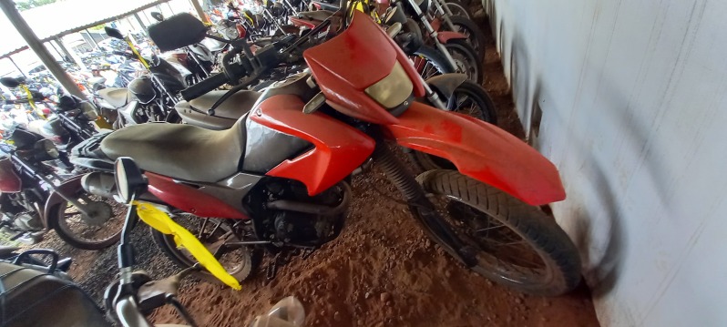 SUCATA APROVEITÁVEL COM MOTOR INSERVÍVEL