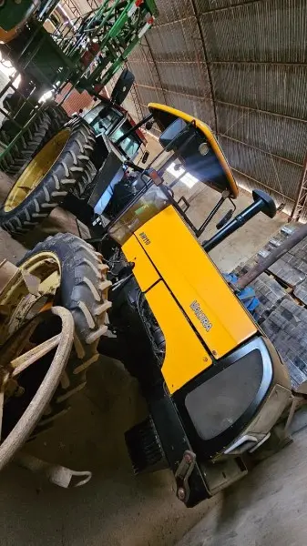 TRATOR AGRÍCOLA MARCA VALTRA; MODELO BM110; TRAÇÃO 4X4 - EQUIP. FUNCIONANDO