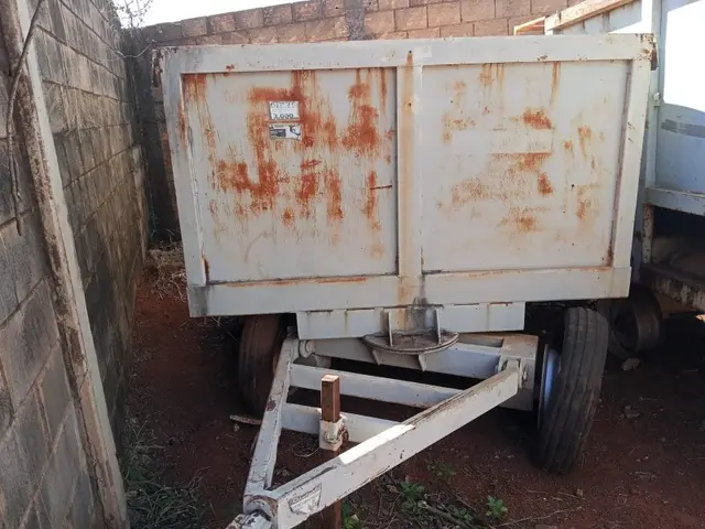 CARRETA AGRÍCOLA PARA TRANSPORTE; CAP. INDICADA: 3.000KG