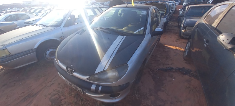 SUCATA APROVEITÁVEL COM MOTOR INSERVÍVEL