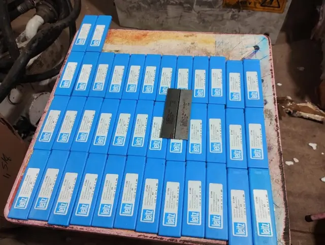 Lote com: Aproximadamente 64 peças de navalha para madeira Leitz 130x3x3mm