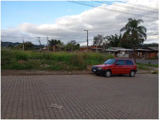 Um terreno de forma irregular