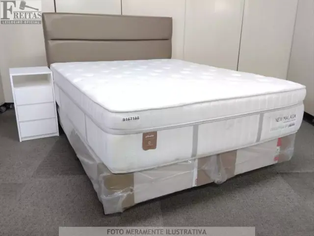 LOTE COM CAMA BOX QUEEN