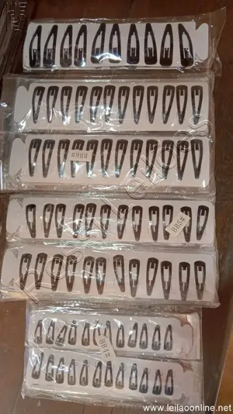 Contém aprox 530 cartelas de presilha Tic Tac totalizando aprox 6300 unid