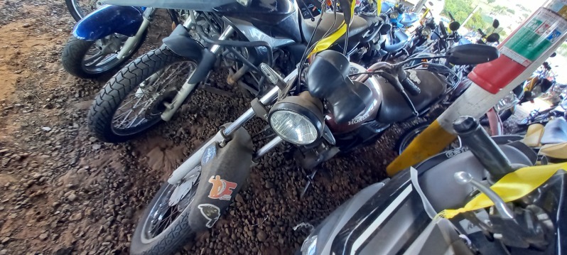 SUCATA APROVEITÁVEL COM MOTOR INSERVÍVEL