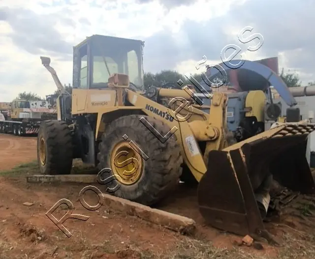 PÁ CARREGADEIRA KOMATSU MOD. WA380 ANO 2003 - SEM TRANSMISSÃO - VENDA NO ESTADO