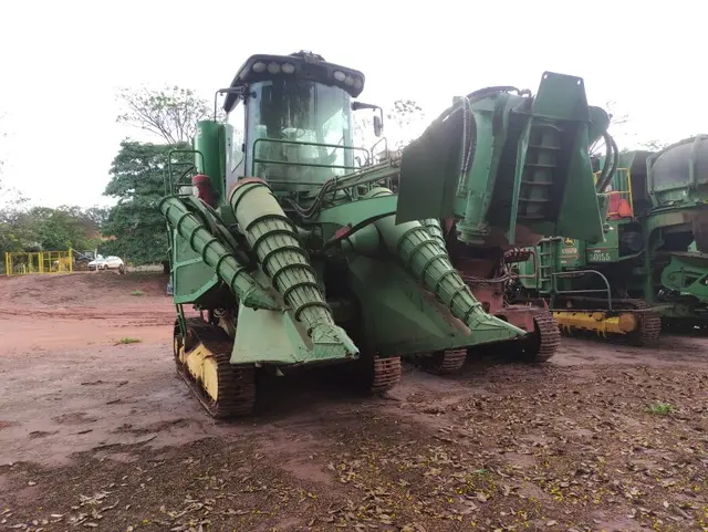 COLHEDORA JOHN DEERE 3520; ANO 2010. - FR117542 - LOC. BONFIM