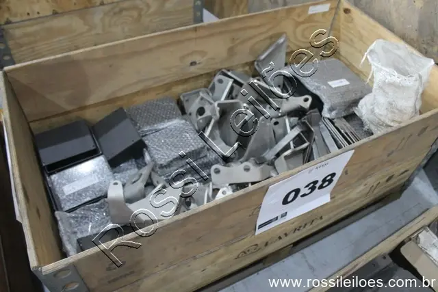 APROXIMADAMENTE 150 PEÇAS DE ALUMINIO
