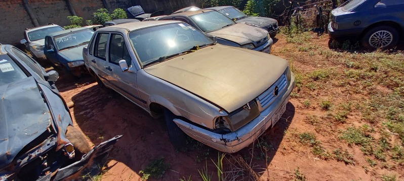 SUCATA APROVEITÁVEL COM MOTOR INSERVÍVEL
