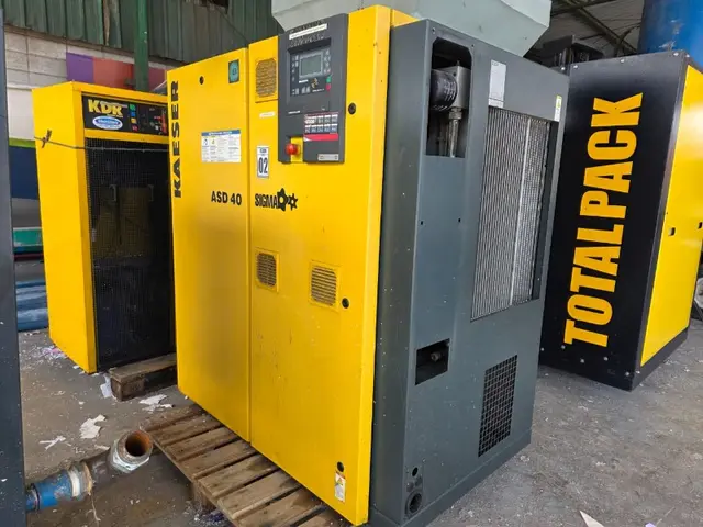 COMPRESSOR DE PARAFUSO KAESER; MODELO ASD 40 - FUNCIONANDO