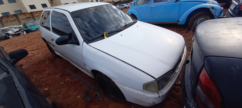 SUCATA APROVEITÁVEL COM MOTOR INSERVÍVEL