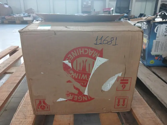 MÁQUINA DE COSTURA SINGER 14SH754 220V
