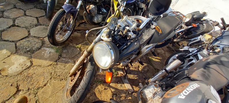 SUCATA APROVEITÁVEL COM MOTOR INSERVÍVEL