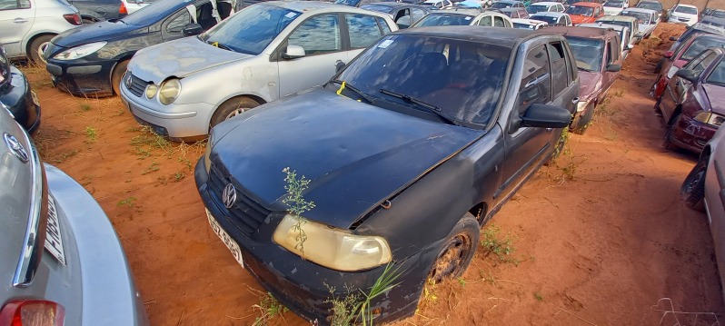 SUCATA APROVEITÁVEL COM MOTOR INSERVÍVEL