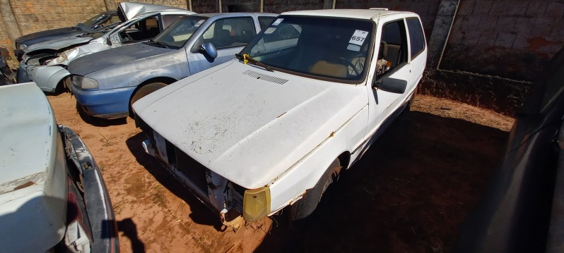 SUCATA APROVEITÁVEL COM MOTOR INSERVÍVEL