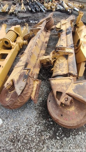 PAR DE TRUQUES COM RODA GUIA CAT D6M