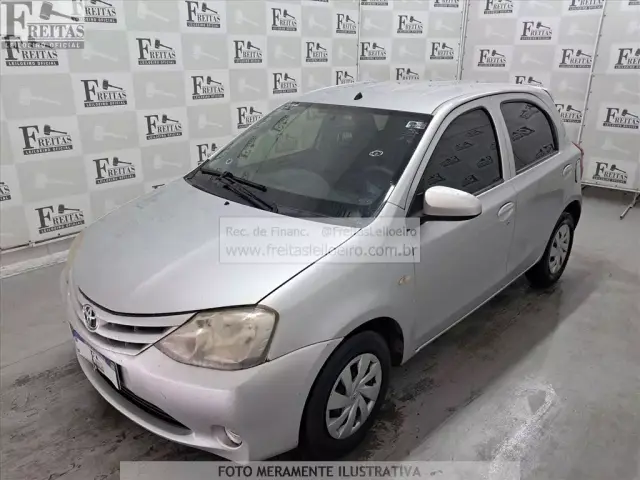 TOYOTA/ETIOS HB X