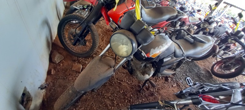 SUCATA APROVEITÁVEL COM MOTOR INSERVÍVEL