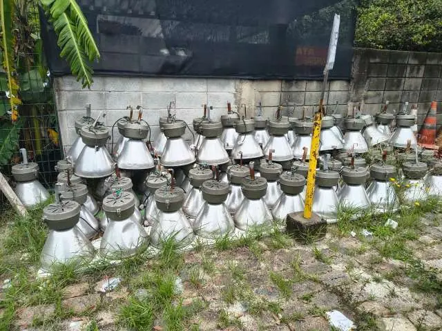 Refletores de alumínio usados