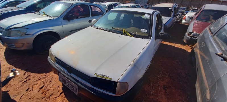 SUCATA APROVEITÁVEL COM MOTOR INSERVÍVEL