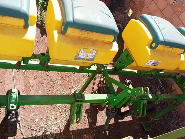 PLANTADEIRA / ADUBADEIRA AGRÍCOLA TATU