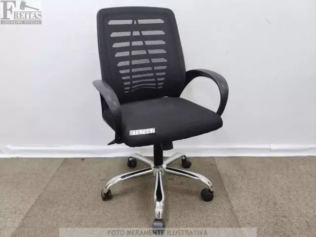LOTE COM 01 CADEIRA EXECUTIVA G3 TECIDO GIRATÓRIA BASE CROMADA APOIO BRAÇO AJUSTE ALTURA RODAS NYLON