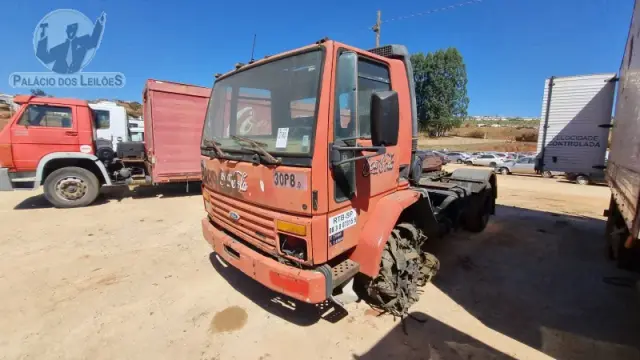 FORD CARGO