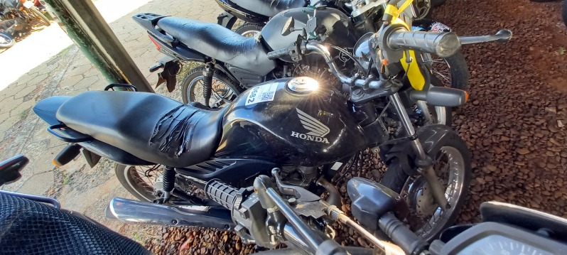 SUCATA APROVEITÁVEL COM MOTOR INSERVÍVEL