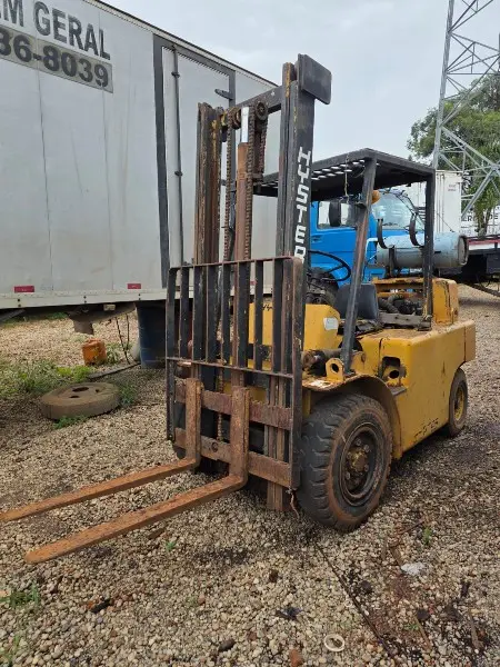 EMPILHADEIRA HYSTER; CAP. 2.500KG; ANO INDEFINIDO