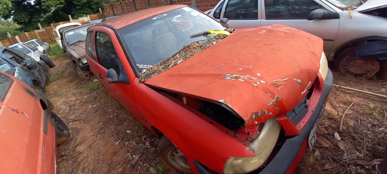 SUCATA APROVEITÁVEL COM MOTOR INSERVÍVEL