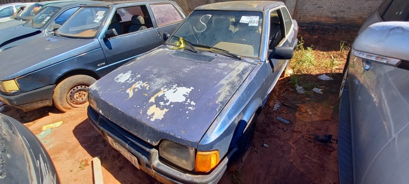 SUCATA APROVEITÁVEL COM MOTOR INSERVÍVEL