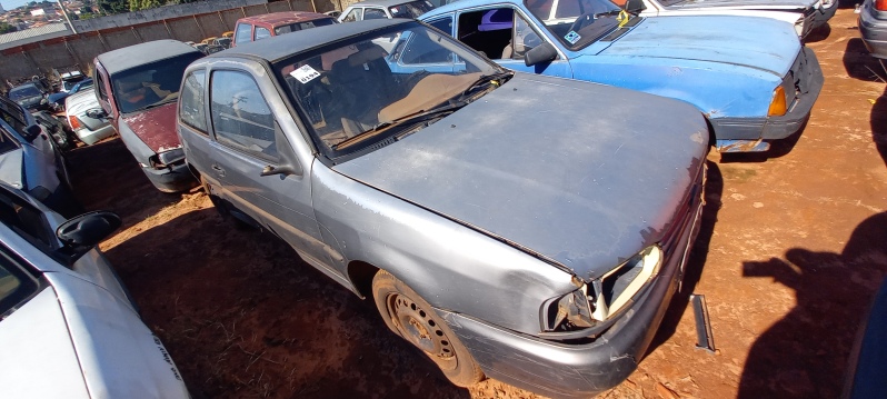 SUCATA APROVEITÁVEL COM MOTOR INSERVÍVEL