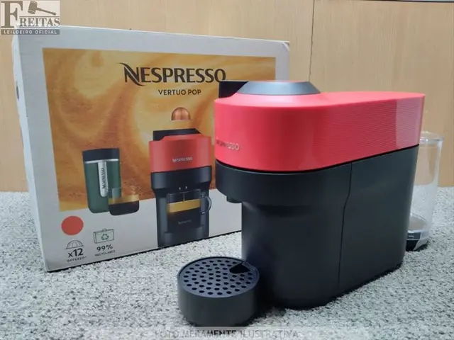 LOTE COM 01 CAFETEIRA NESPRESSO VERTUO POP 1650W GCV2-BR-RE-NE RED 127V 60HZ
