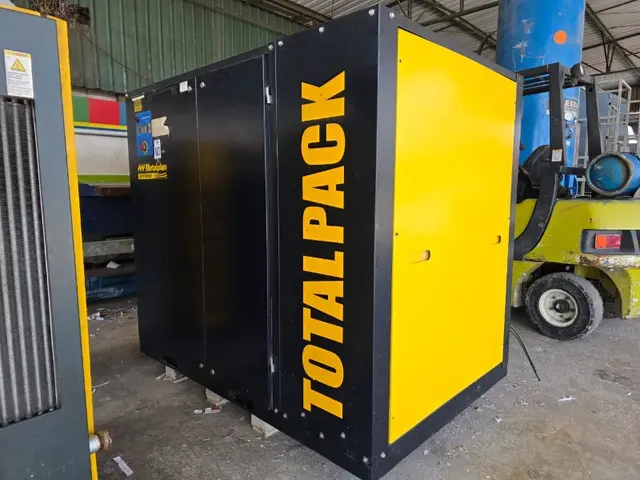 COMPRESSOR DE PARAFUSO METALPLAN; MODELO TOTALPACK - FUNCIONANDO