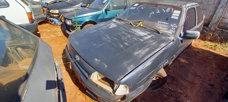 SUCATA APROVEITÁVEL COM MOTOR INSERVÍVEL