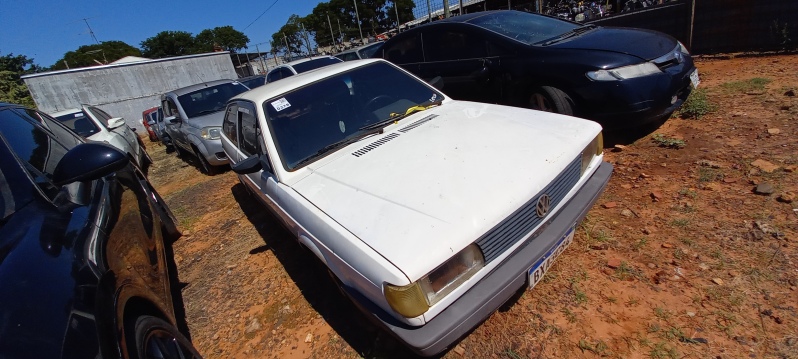 SUCATA APROVEITÁVEL COM MOTOR INSERVÍVEL