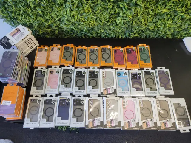LOTE COM 55 CAPAS PARA IPHONE.