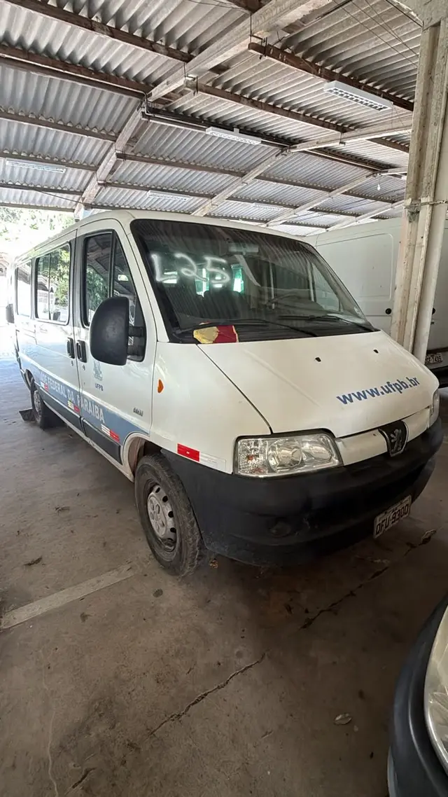 PEUGEOT/ BOXER M33OM 2.3 - ANO/MODELO: 2014/2014 – PLACA: QFU9300 – RENAVAM: 1035858301 – COMBUSTÍVEL: DIESEL – COR: BRANCA