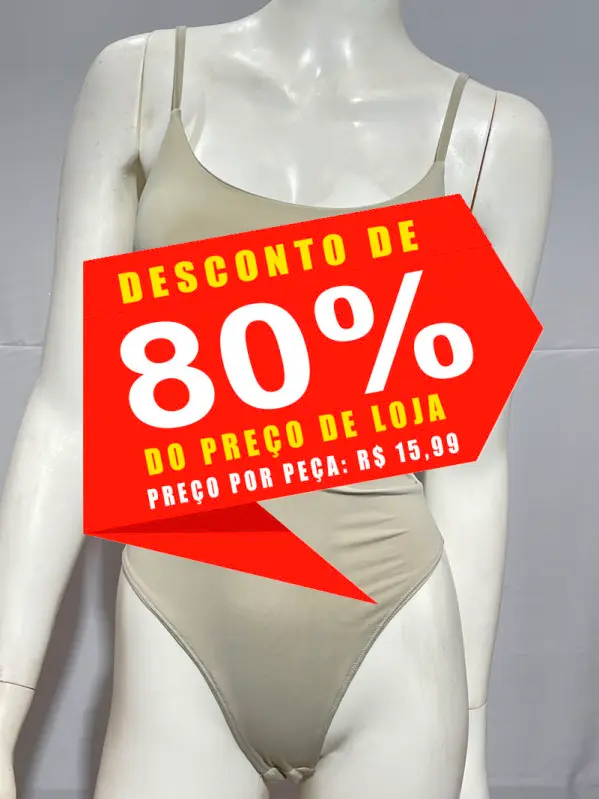 Lote composto por aproximadamente 79 peças de roupas diversas.
