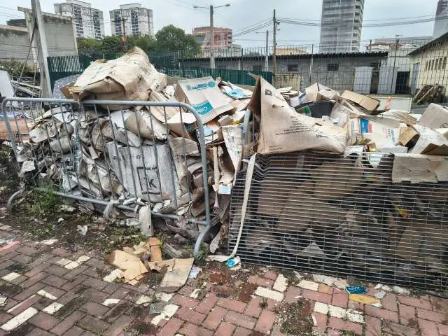 Sucata de papel e papelão
